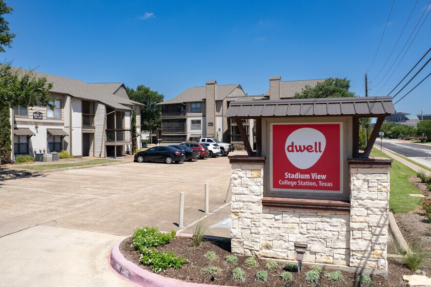 Building Photo - Stadium View Apartments