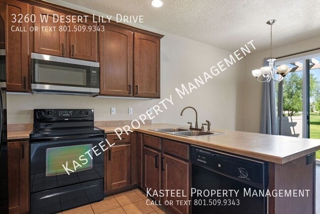 Building Photo - 3260 W Desert Lily Dr