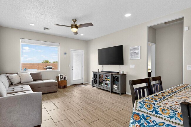Building Photo - For Rent | Unfurnished Home | 4 Bed / 2.5 Bath | 2 Car Garage | 2-Story | Rio Rancho | Solar