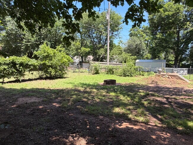 Building Photo - 3 Bedroom 2 Bath House for Lease!!