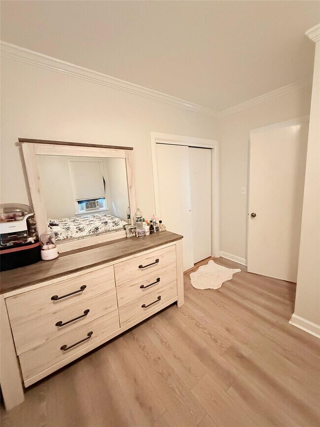 Building Photo - 815 Carpenter Pl