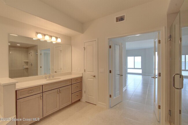 Building Photo - 1465 S Harbor City Blvd