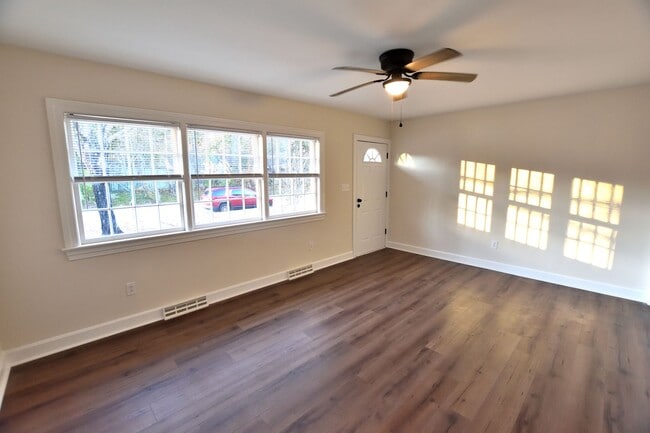 Building Photo - 205 S Mayo St