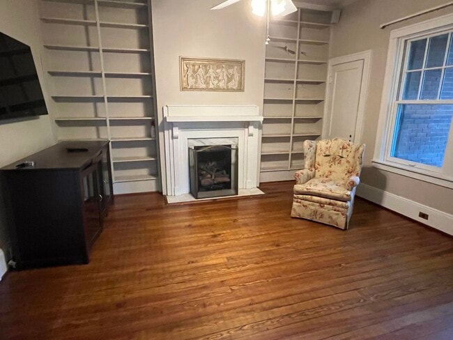 Building Photo - 220 E Montgomery St