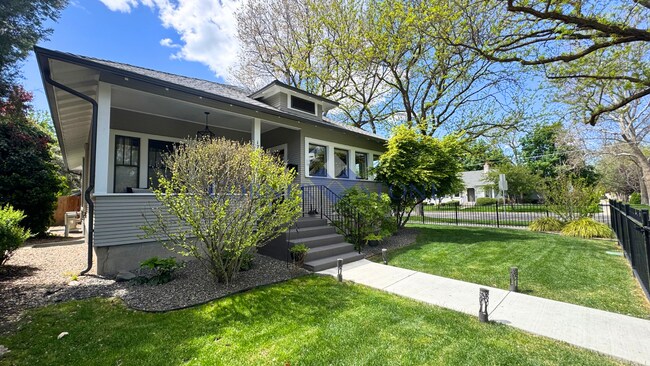 Building Photo - Stunning Home In Desired Boise Location!