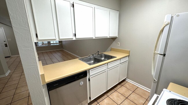 Building Photo - 803 Timbers Ct