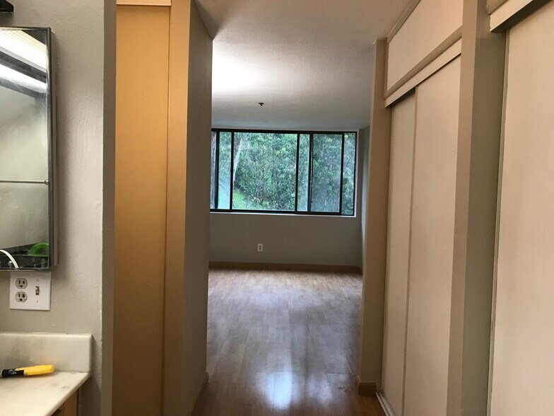 Building Photo - 555 Pierce St