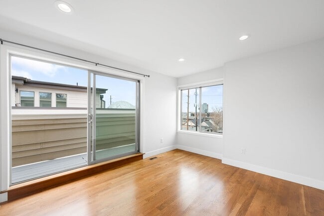 Building Photo - 3BD, 5BA LoHi Townhome with Rooftop Deck and 2-Car Garage