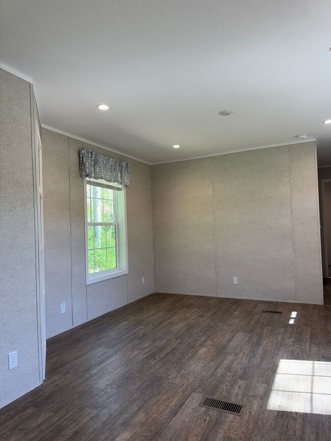 Building Photo - 465 Royal Manor Rd