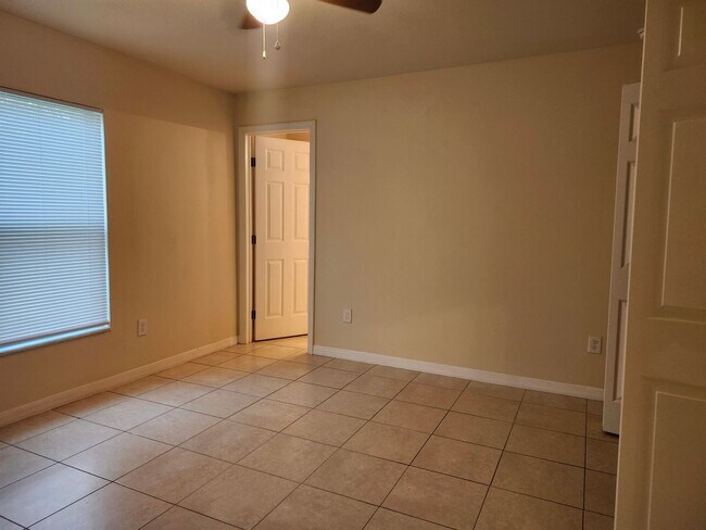 Building Photo - Nice, Clean 3 Bedroom, 2 Bathroom Duplex w...