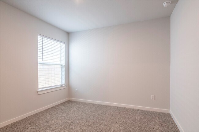 Building Photo - 4519 Pinehurst Trce Dr
