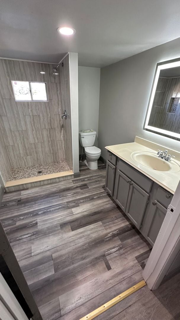 Building Photo - **2/1 plus a Den/Office, Manufactured Home in Charlin Parkway area with large fenced yard**