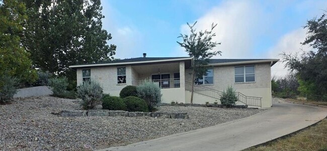 Building Photo - FOR LEASE!!