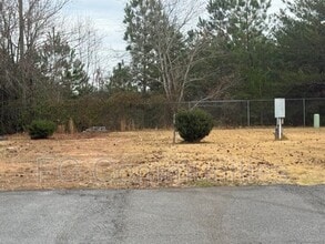 Building Photo - 5 Riverplace Dr