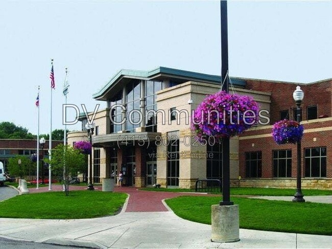 Building Photo - 1666 Glenmont Rd