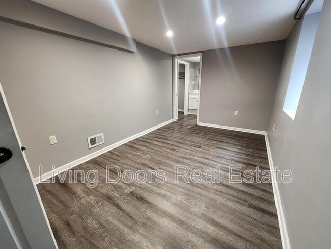 Building Photo - 837 Peach St