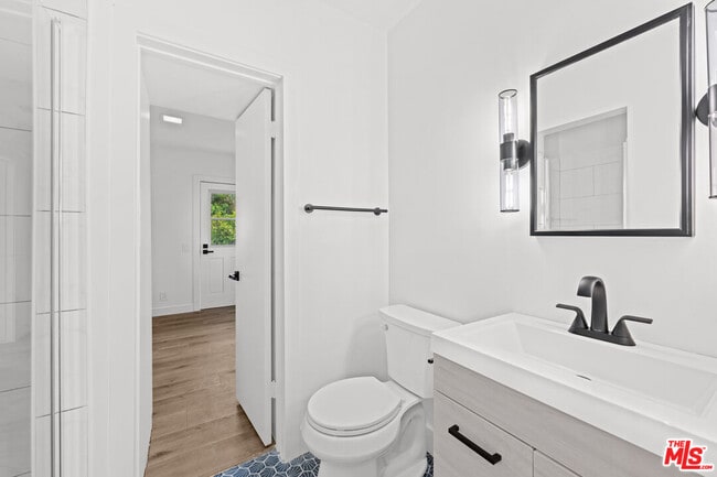 Building Photo - 1027 Acanto Pl