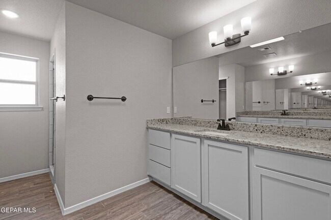 Building Photo - 12352 Stansbury Dr