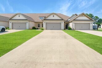 Building Photo - 704 Brambling Ct