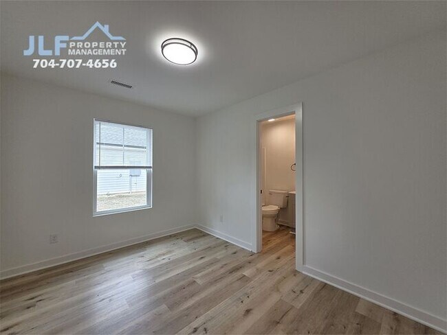 Building Photo - Brand New Construction 2 Bed/ 2 Bath Home in New London!