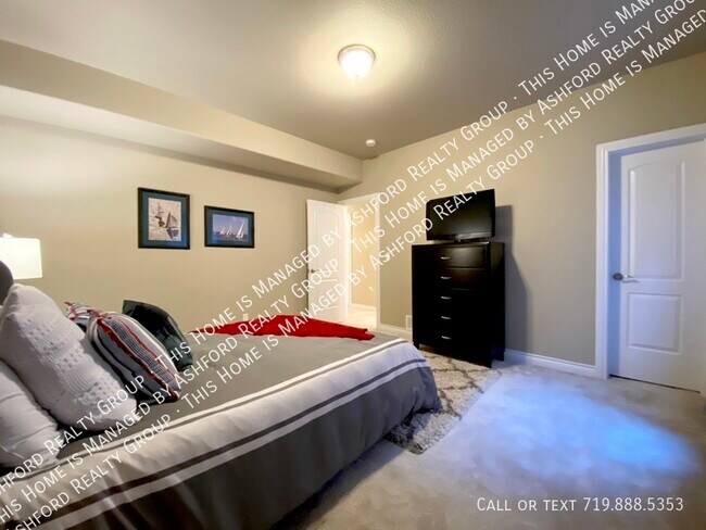 Building Photo - 7215 Rim Bluff Ln