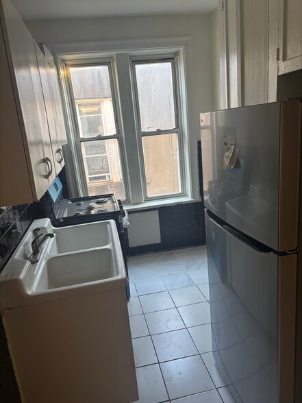 Building Photo - 201 E 51st St