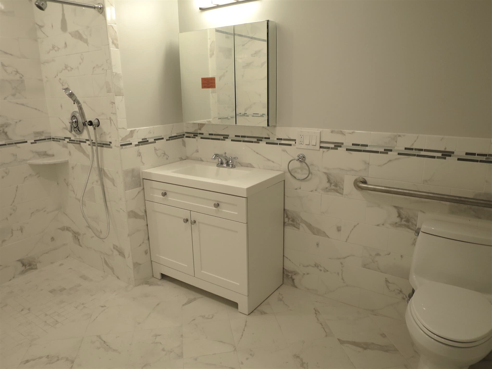 Building Photo - 136 Inman St