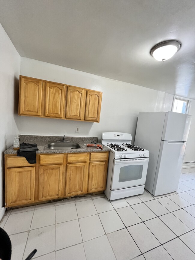 90 Armstrong Ave 2R - 88 Armstrong Ave