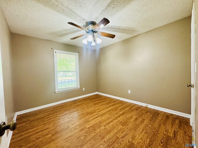 Building Photo - 268 Pops Corner