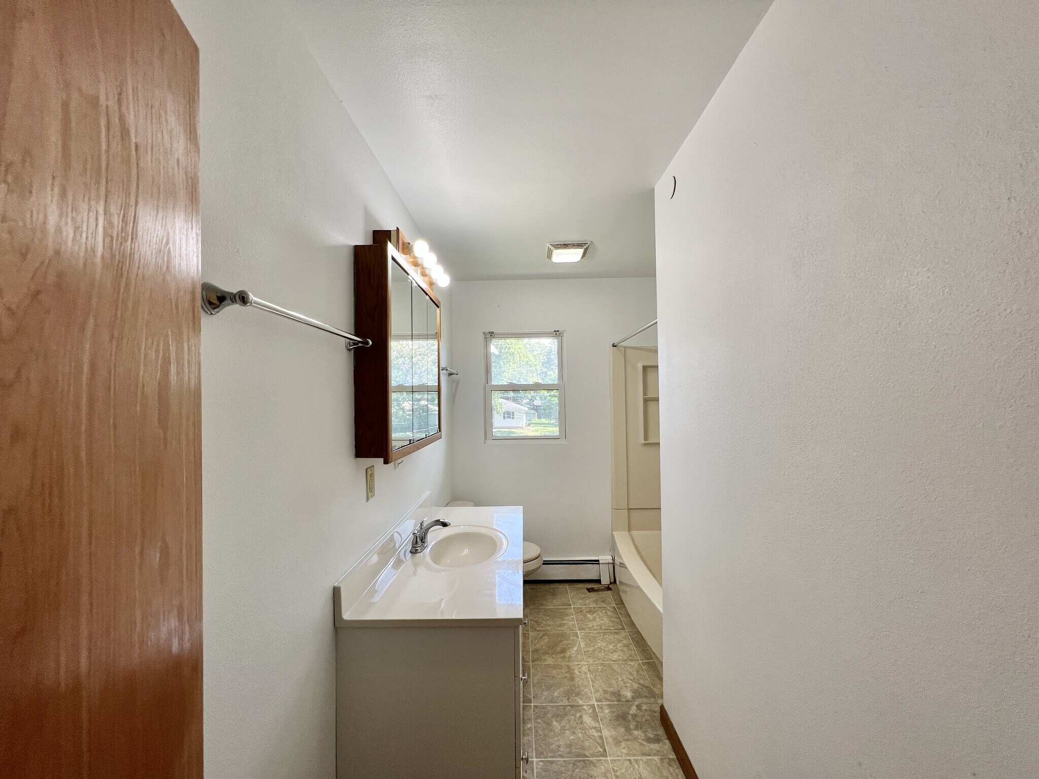 Building Photo - 290 Orchard Dr