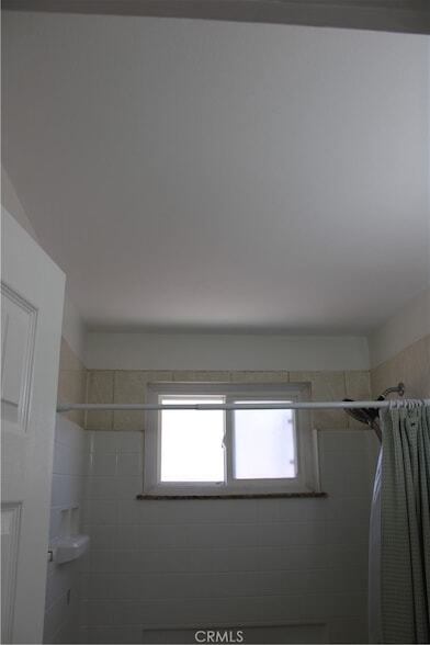 Building Photo - 5192 Robinwood Dr