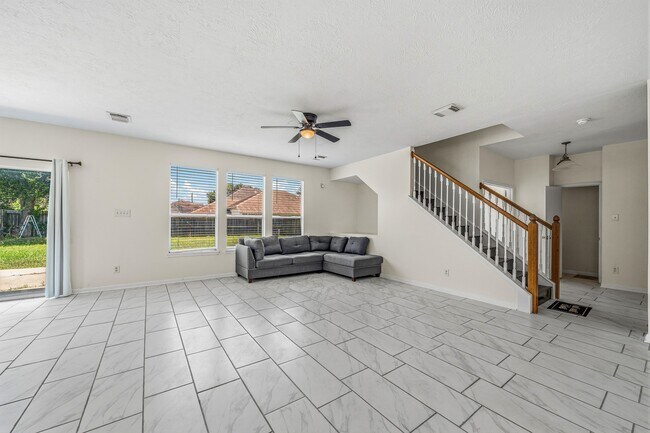 Building Photo - 9641 Weldridge Dr