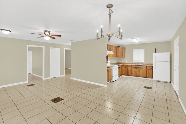 Building Photo - 808 S Charleston Ave