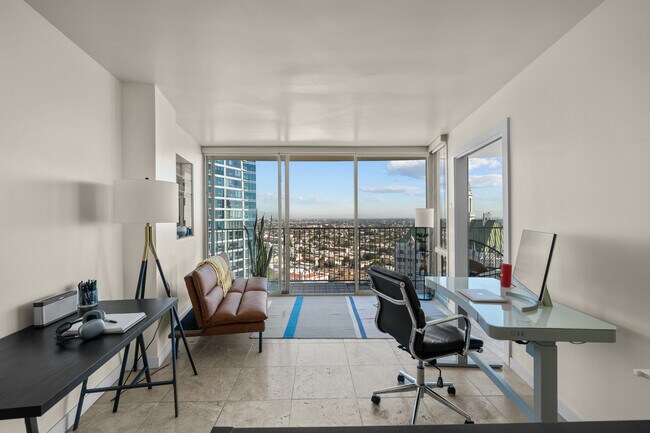 Building Photo - 700 E Ocean Blvd