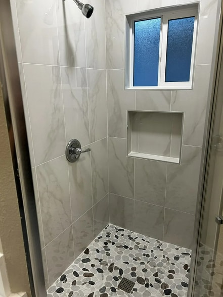 Building Photo - 223 W Gleason St