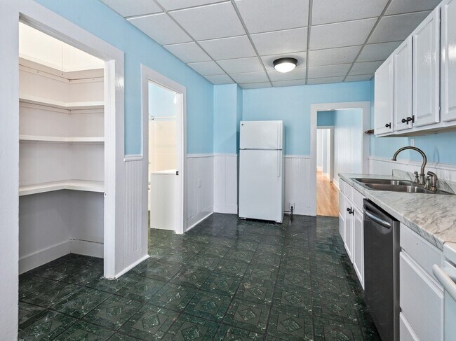 Building Photo - 16 Hampden Ave