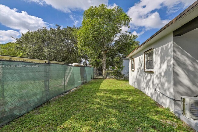 Building Photo - 1710 NW 9th St