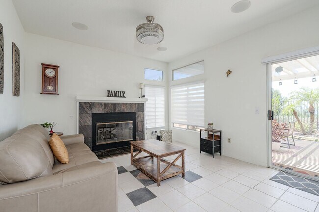 Building Photo - 1011 S Mountcrest Ct