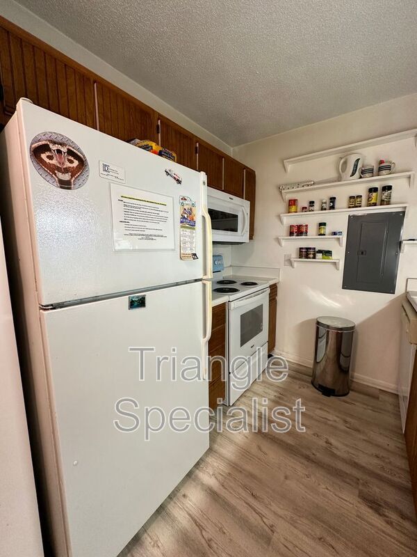 Building Photo - 1420 Collegiate Cir