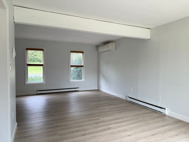 Building Photo - Beautiful 3 Bedroom Single Family Home in ...