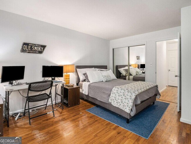 Building Photo - 3307 Pine Heights Dr NE