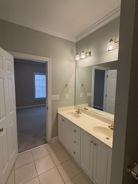 Building Photo - 175 Alpine Ct