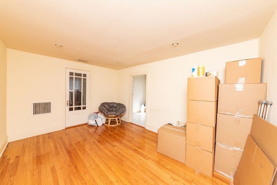 Building Photo - 3415 N Elaine Pl