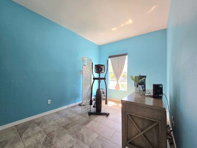Building Photo - 6121 Lakefront Dr