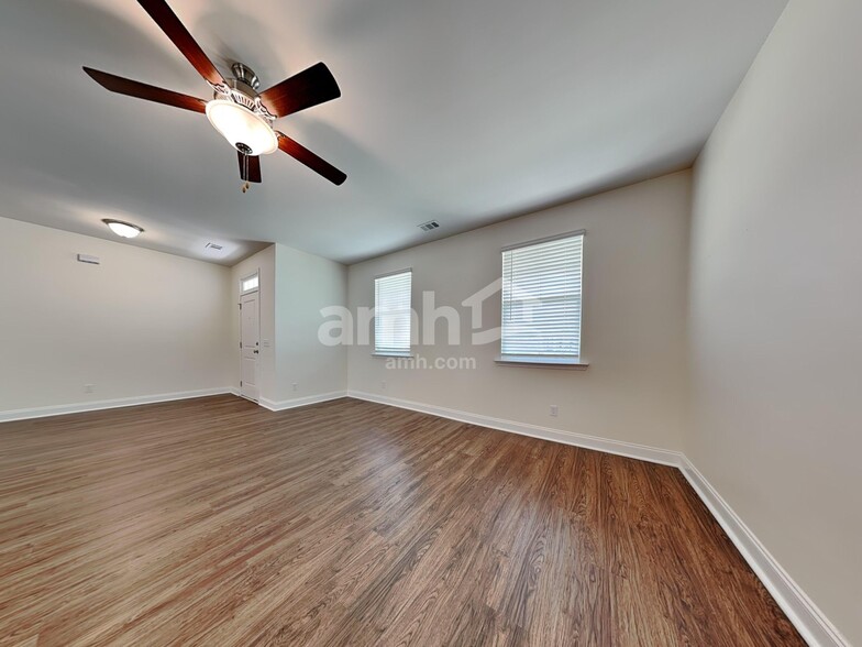 Building Photo - 207 Parkside Blvd