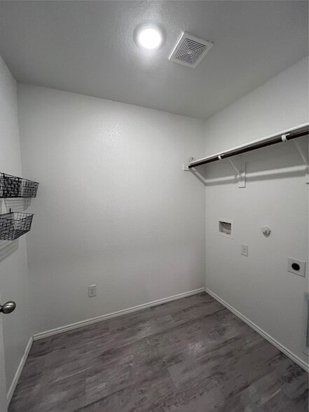 Building Photo - 7400 Gangway Dr