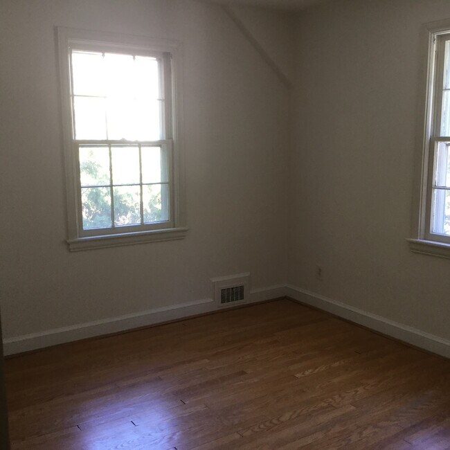 Building Photo - VERY NICE HOME IN EDGEMOOR SUBDIVISION