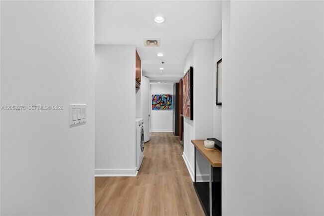 Building Photo - 1395 Brickell Ave