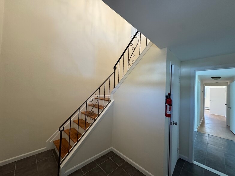 Building Photo - 40 Whitestone Rd