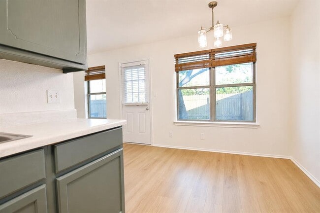 Building Photo - 8807 Springmail Cir